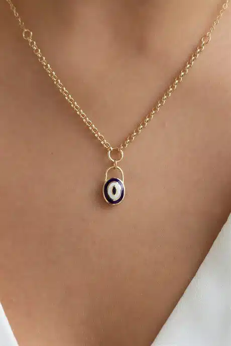 Altın Çift Taraflı Nazar Kolye Enuygunaltın'ın Altın Kolye/Altın Mineli Kolye modelleri ve fiyatları olan 14 ayar altın takılarından birisidir.