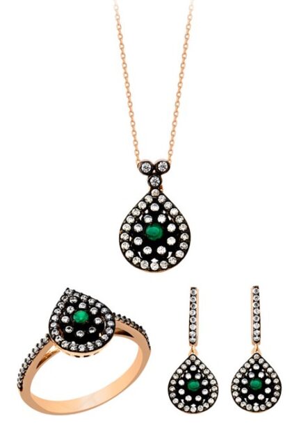 Altın Elmas Görünümlü Damla Mini Set Enuygunaltın'ın Altın Mini Set modelleri ve fiyatları olan 14 ayar altın takılarından birisidir.