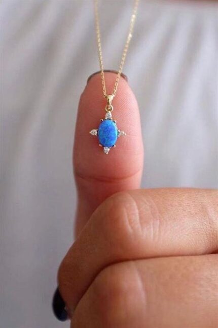 Altın Opal Taşlı Kolye Enuygunaltın'ın Altın Kolye modelleri ve fiyatları olan 14 ayar altın takılarından birisidir.