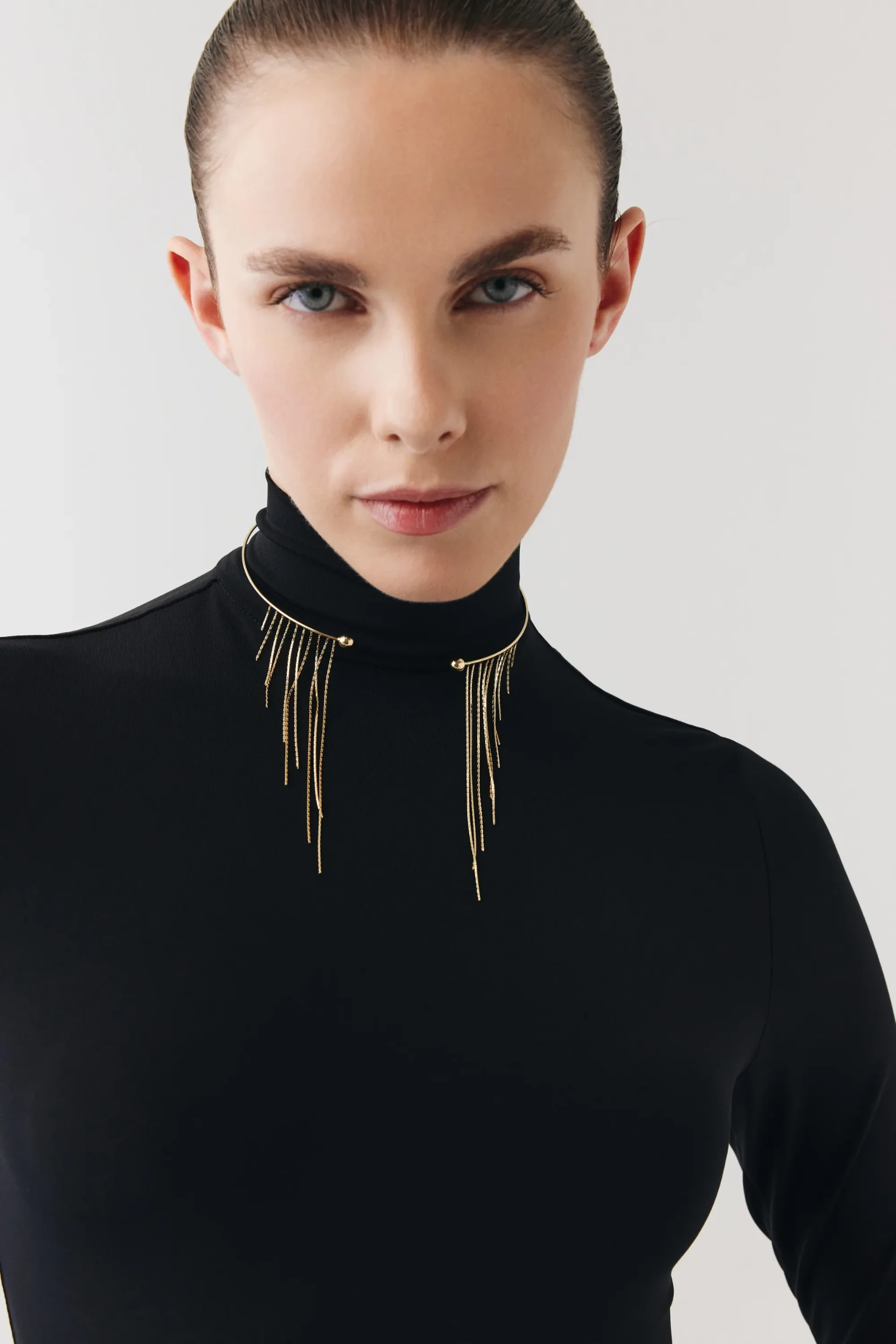 Işıltılı Zincir Diva Choker 4 Işıltılı Zincir Diva Choker 14 Ayar altın Choker Kolye modelleri ve fiyatlarıdan bir ürünü