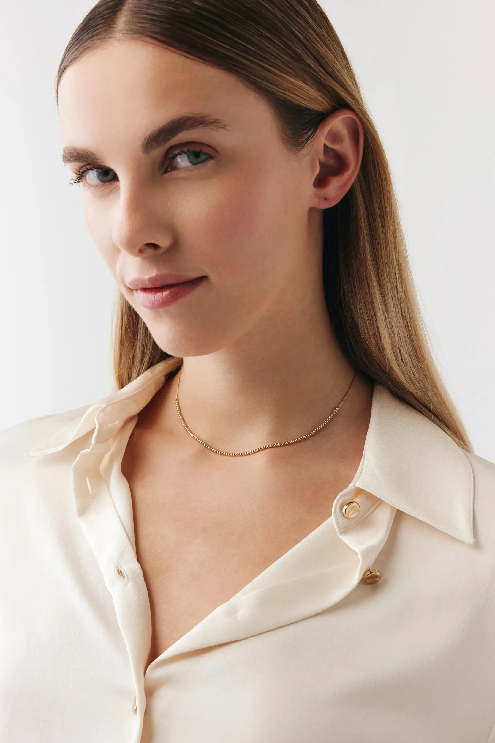 Minimal Toplar Choker 2 Minimal Toplar Choker 14 Ayar altın Choker Kolye modelleri ve fiyatlarıdan bir ürünü