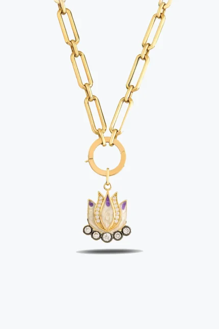 Mor Lotus Charm Kolye 14 Ayar altın Charm Kolye modelleri ve fiyatlarıdan bir ürünü