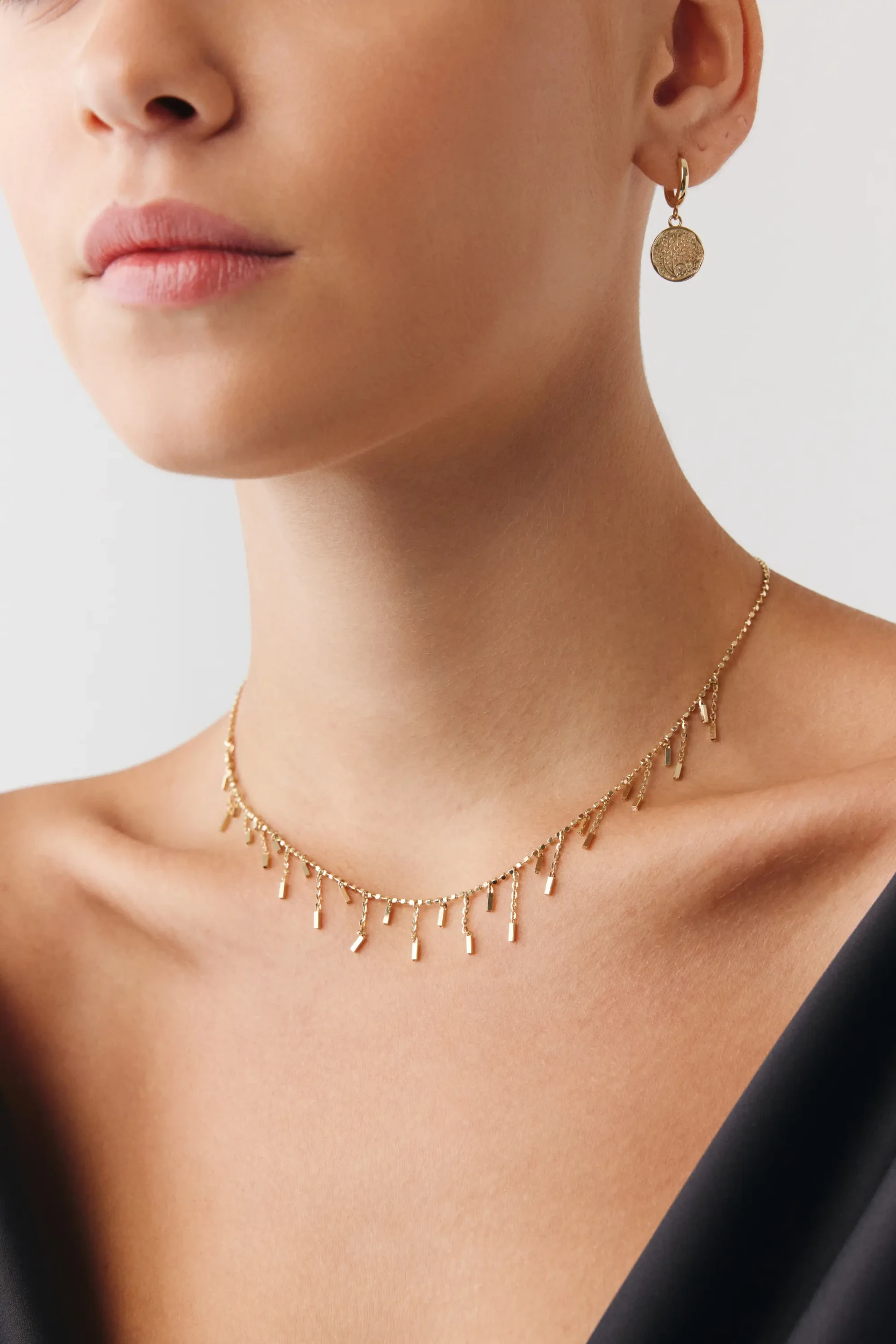 Özel Tasarım Zikzak Çubuk Shakira Choker 2 Özel Tasarım Zikzak Çubuk Shakira Choker 14 Ayar altın Choker Kolye modelleri ve fiyatlarıdan bir ürünü
